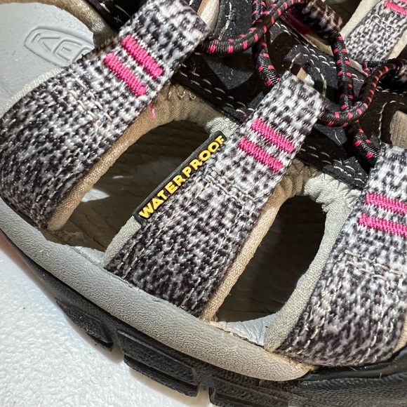 Keen Newport H2 Sandal | Black/Pink | Size 7.5 - Picture 12 of 14